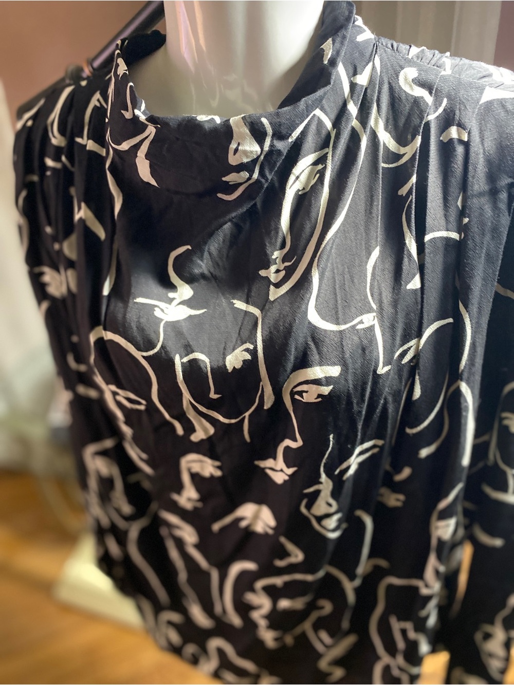 Zara Abstract Face Print Mock Neck Blouse Black White Long Sleeve Art Print Sz M - Picture 8 of 10